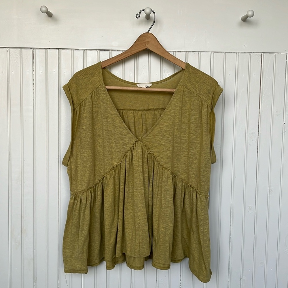 jella c. Size Small Top